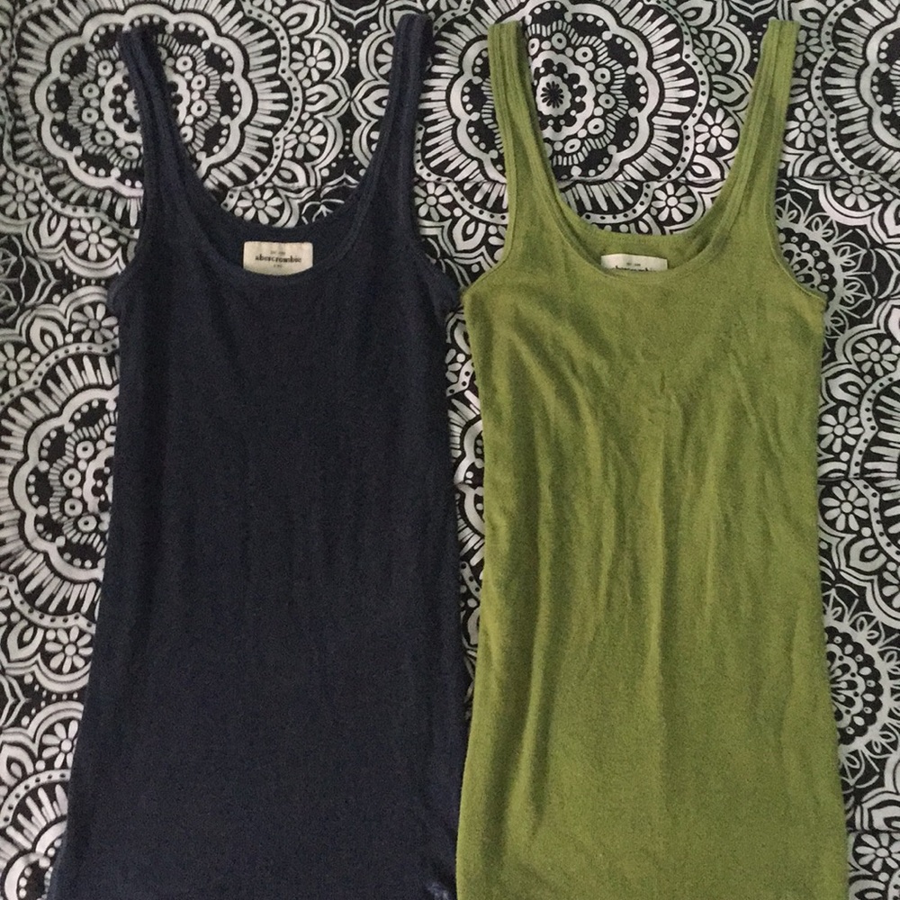 2 Abercrombie kids basic tanks